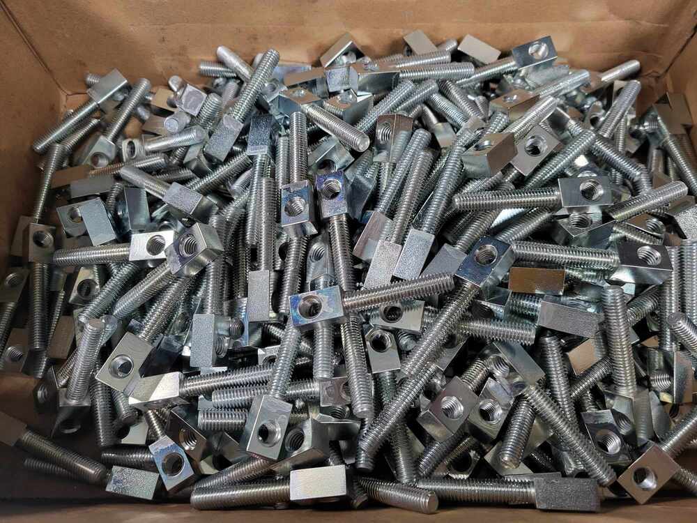Lot de pièces zinguées